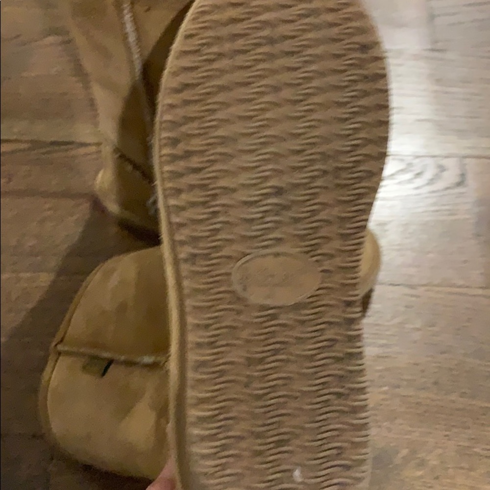 Boots - Picture 3 of 5